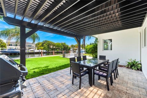 Villa ou maison à vendre à Hallandale Beach, Floride: 7 chambres, 344.11 m2 № 753862 - photo 12