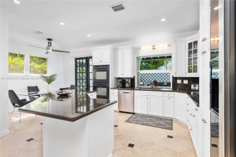Villa ou maison à vendre à Hallandale Beach, Floride: 7 chambres, 344.11 m2 № 753862 - photo 22