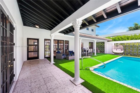Villa ou maison à vendre à Hallandale Beach, Floride: 7 chambres, 344.11 m2 № 753862 - photo 5