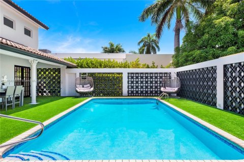 Villa ou maison à vendre à Hallandale Beach, Floride: 7 chambres, 344.11 m2 № 753862 - photo 6