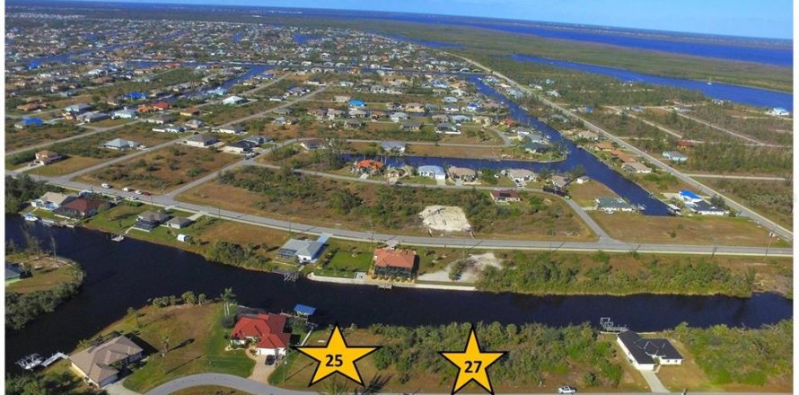 Land in Port Charlotte, Florida № 947073