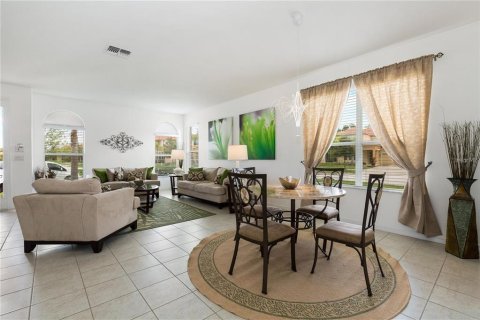 Villa ou maison à vendre à Kissimmee, Floride: 6 chambres, 326.27 m2 № 1105861 - photo 4