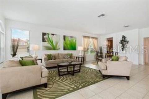 Villa ou maison à vendre à Kissimmee, Floride: 6 chambres, 326.27 m2 № 1105861 - photo 2