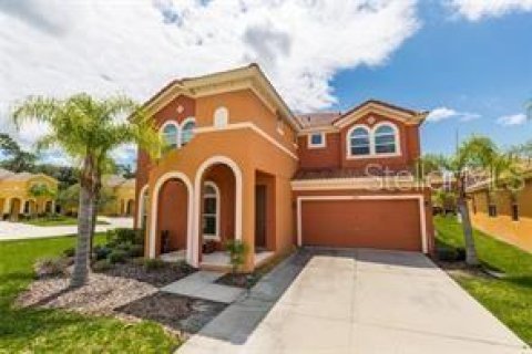 Villa ou maison à vendre à Kissimmee, Floride: 6 chambres, 326.27 m2 № 1105861 - photo 1