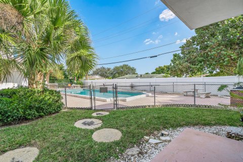 Condominio en venta en North Palm Beach, Florida, 1 dormitorio, 69.68 m2 № 913752 - foto 12