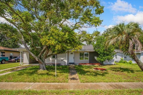 House in Deltona, Florida 3 bedrooms, 109.62 sq.m. № 1354048 - photo 1