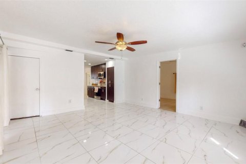 Villa ou maison à vendre à Tampa, Floride: 4 chambres, 151.52 m2 № 1383681 - photo 14