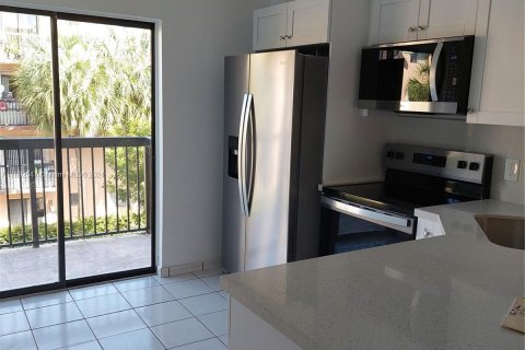 Condominio en venta en Hialeah, Florida, 2 dormitorios, 64.66 m2 № 1440308 - foto 1