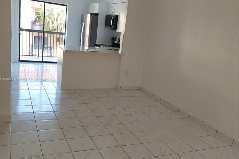 Condominio en venta en Hialeah, Florida, 2 dormitorios, 64.66 m2 № 1440308 - foto 2