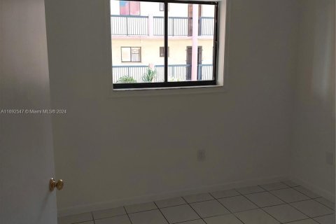 Condominio en venta en Hialeah, Florida, 2 dormitorios, 64.66 m2 № 1440308 - foto 3