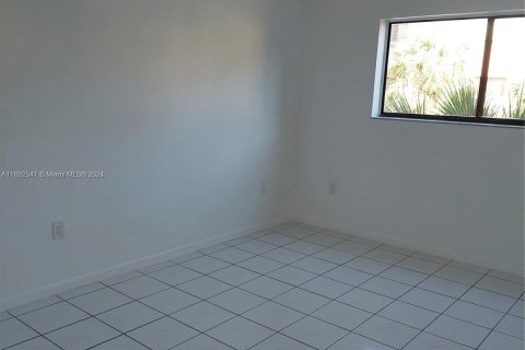 Condominio en venta en Hialeah, Florida, 2 dormitorios, 64.66 m2 № 1440308 - foto 4