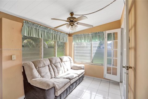 Villa ou maison à vendre à Miami, Floride: 2 chambres, 104.24 m2 № 1080163 - photo 16