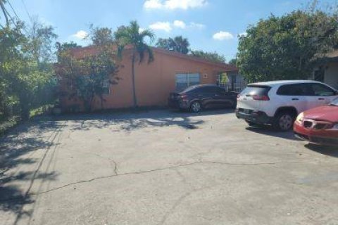 Propiedad comercial en venta en Pompano Beach, Florida № 979237 - foto 5