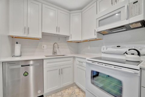 Condo in Bradenton, Florida, 2 bedrooms  № 1359442 - photo 25