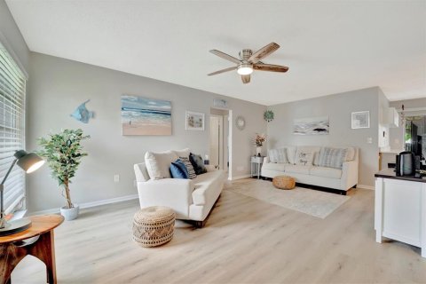 Copropriété à vendre à Bradenton, Floride: 2 chambres, 94.3 m2 № 1359442 - photo 17