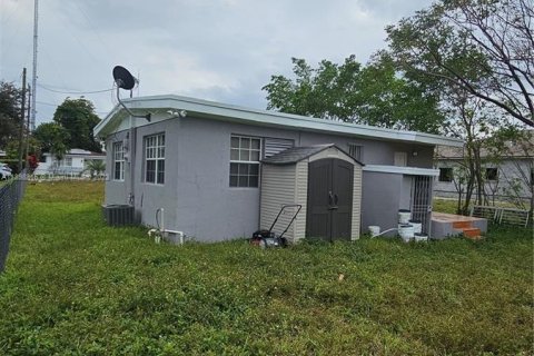 House in West Park, Florida 2 bedrooms, 66.89 sq.m. № 696337 - photo 4