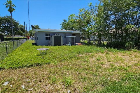 House in West Park, Florida 2 bedrooms, 66.89 sq.m. № 696337 - photo 2