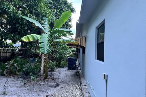 Propiedad comercial en venta en Miami, Florida, 267.65 m2 № 1234049 - foto 3