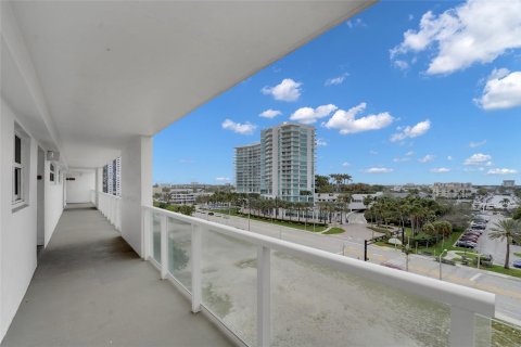 Condo in Pompano Beach, Florida, 2 bedrooms  № 981779 - photo 10