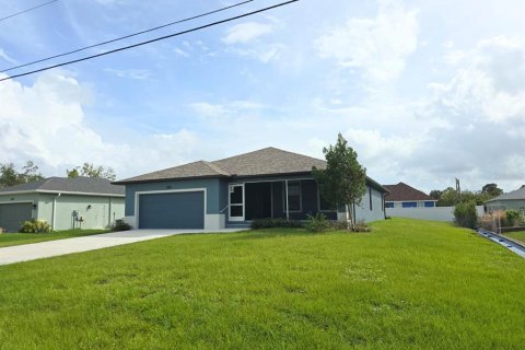 House in Port Charlotte, Florida 3 bedrooms, 162.76 sq.m. № 1432349 - photo 1