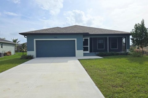 House in Port Charlotte, Florida 3 bedrooms, 162.76 sq.m. № 1432349 - photo 3