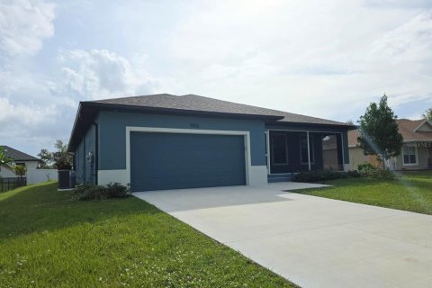 House in Port Charlotte, Florida 3 bedrooms, 162.76 sq.m. № 1432349 - photo 2