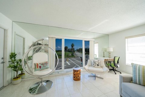 Купить коммерческую недвижимость в Лейк-Уорт, Флорида 466.18м2, № 509913 - фото 15