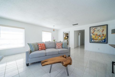 Immobilier commercial à vendre à Lake Worth, Floride: 466.18 m2 № 509913 - photo 2