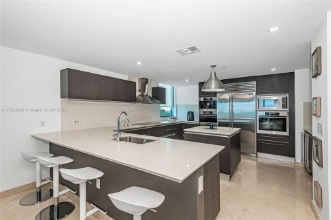 Condominio en venta en Sunny Isles Beach, Florida, 4 dormitorios, 222.41 m2 № 980955 - foto 11