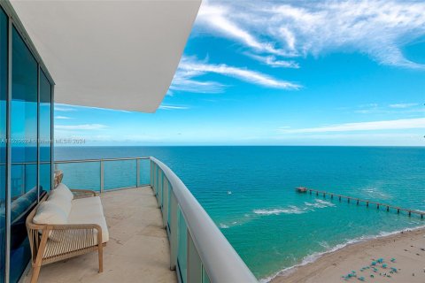 Condominio en venta en Sunny Isles Beach, Florida, 4 dormitorios, 222.41 m2 № 980955 - foto 1