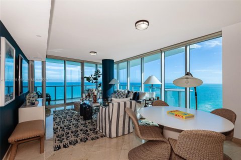 Condominio en venta en Sunny Isles Beach, Florida, 4 dormitorios, 222.41 m2 № 980955 - foto 2