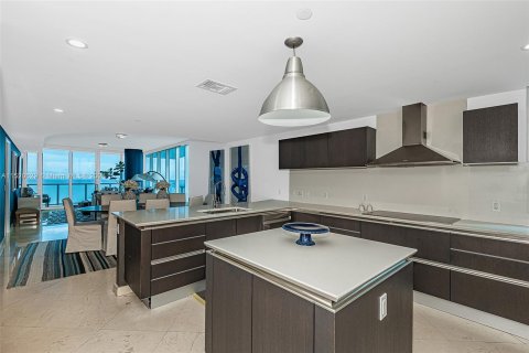 Condominio en venta en Sunny Isles Beach, Florida, 4 dormitorios, 222.41 m2 № 980955 - foto 13