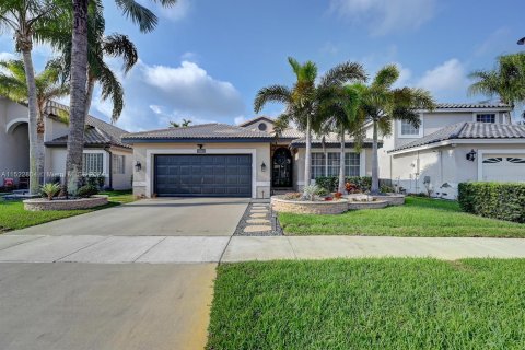 Villa ou maison à vendre à Pembroke Pines, Floride: 3 chambres, 160.81 m2 № 980921 - photo 1