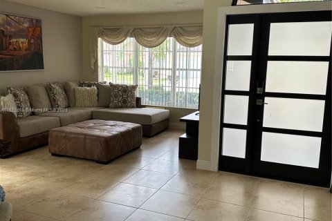 Villa ou maison à vendre à Pembroke Pines, Floride: 3 chambres, 160.81 m2 № 980921 - photo 6