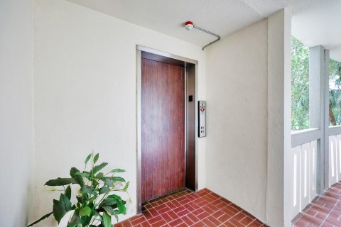 Condo in Coconut Creek, Florida, 2 bedrooms  № 970658 - photo 10