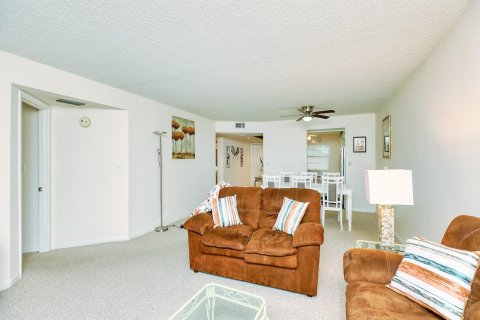 Condo in Coconut Creek, Florida, 2 bedrooms  № 970658 - photo 25