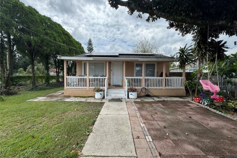 Casa en venta en Tampa, Florida, 4 dormitorios, 101.82 m2 № 1391370 - foto 1