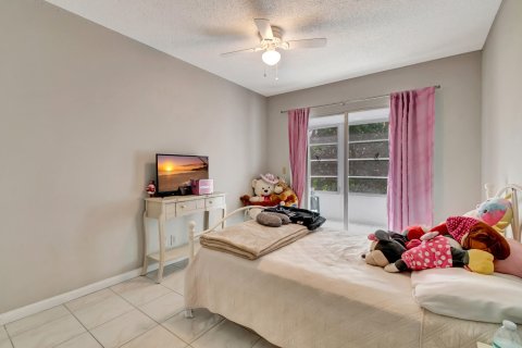 Condo in Deerfield Beach, Florida, 2 bedrooms  № 1002528 - photo 28