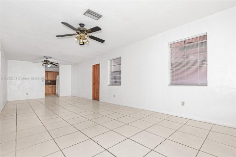 Купить коммерческую недвижимость в Форт-Лодердейл, Флорида № 975702 - фото 20