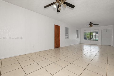 Купить коммерческую недвижимость в Форт-Лодердейл, Флорида № 975702 - фото 10