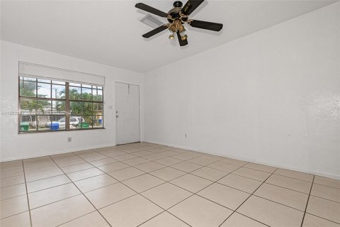 Купить коммерческую недвижимость в Форт-Лодердейл, Флорида № 975702 - фото 11
