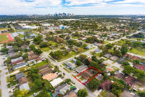 Купить коммерческую недвижимость в Форт-Лодердейл, Флорида № 975702 - фото 3