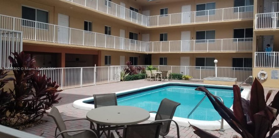 Condo in Pembroke Pines, Florida, 2 bedrooms  № 1309945