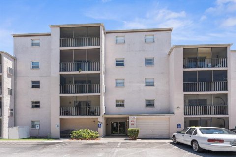 Condo in Port Richey, Florida, 1 bedroom  № 1250895 - photo 1