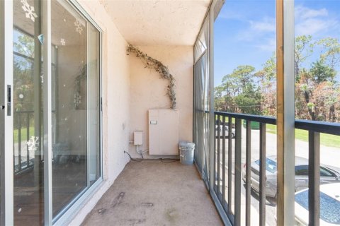 Condo in Port Richey, Florida, 1 bedroom  № 1250895 - photo 16