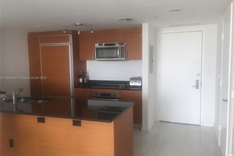 Condo in Miami, Florida, 2 bedrooms  № 1418170 - photo 3