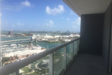 Condo in Miami, Florida, 2 bedrooms  № 1418170 - photo 2