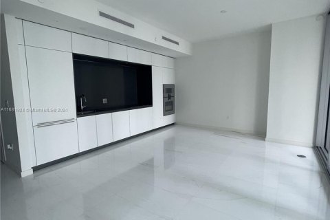 Condo in Miami, Florida, 1 bedroom  № 1418171 - photo 5