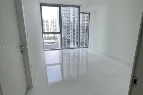 Condo in Miami, Florida, 1 bedroom  № 1418171 - photo 9