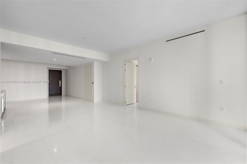 Condo in Miami, Florida, 2 bedrooms  № 1418175 - photo 15